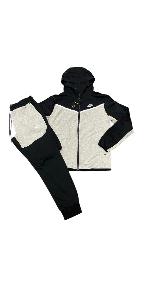 Nike Tech Fleece - Black / Grey - Men Size